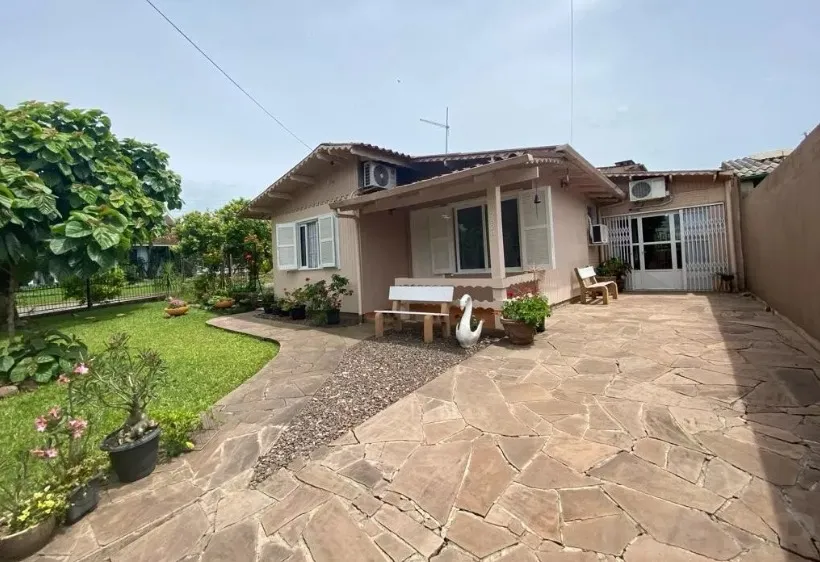 3 casas no mesmo Terreno de esquina